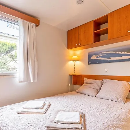 Campsite Mobilhome Bord De Mestras